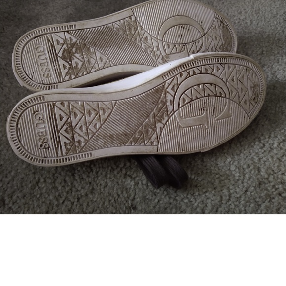 GUESS GOLD SNEAKERS - BEAUTIFUL - SIZE 7 - Picture 6 of 7